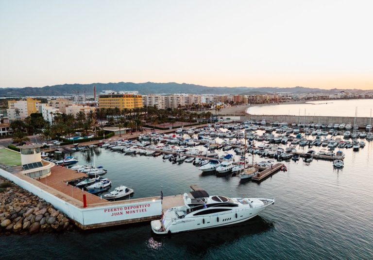 foto aérea puerto deportivo de Águilas